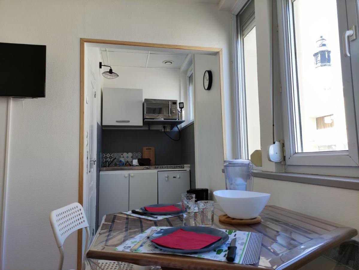 Les Lumieres Du Phare Apartment Calais Exterior photo